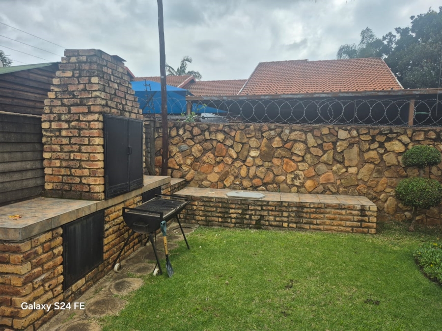 4 Bedroom Property for Sale in Geelhoutpark North West